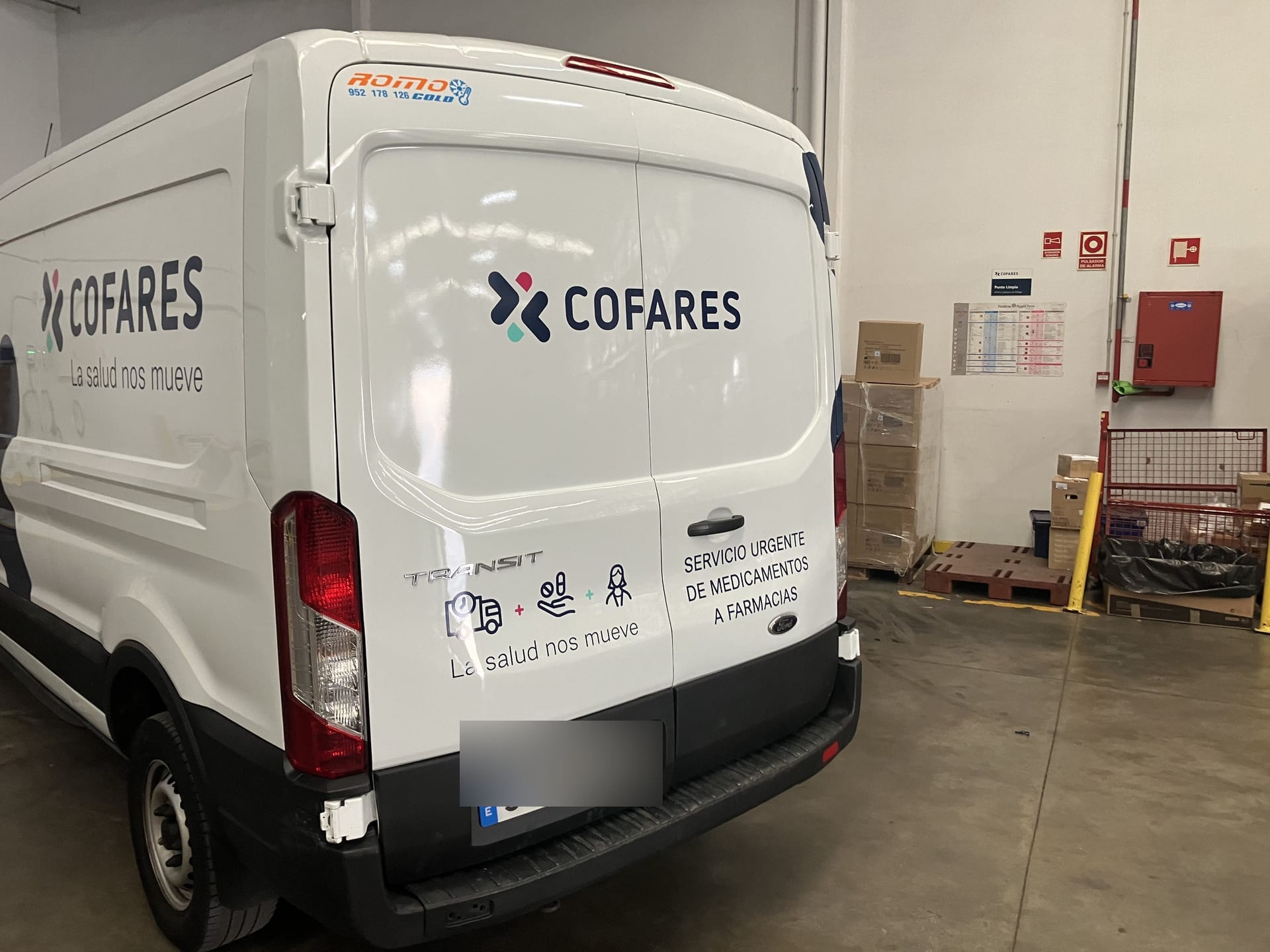 Furgoneta comercial — Flota Cofares, rotulación de flota en Málaga — Hangar Wraps (detalle 2)