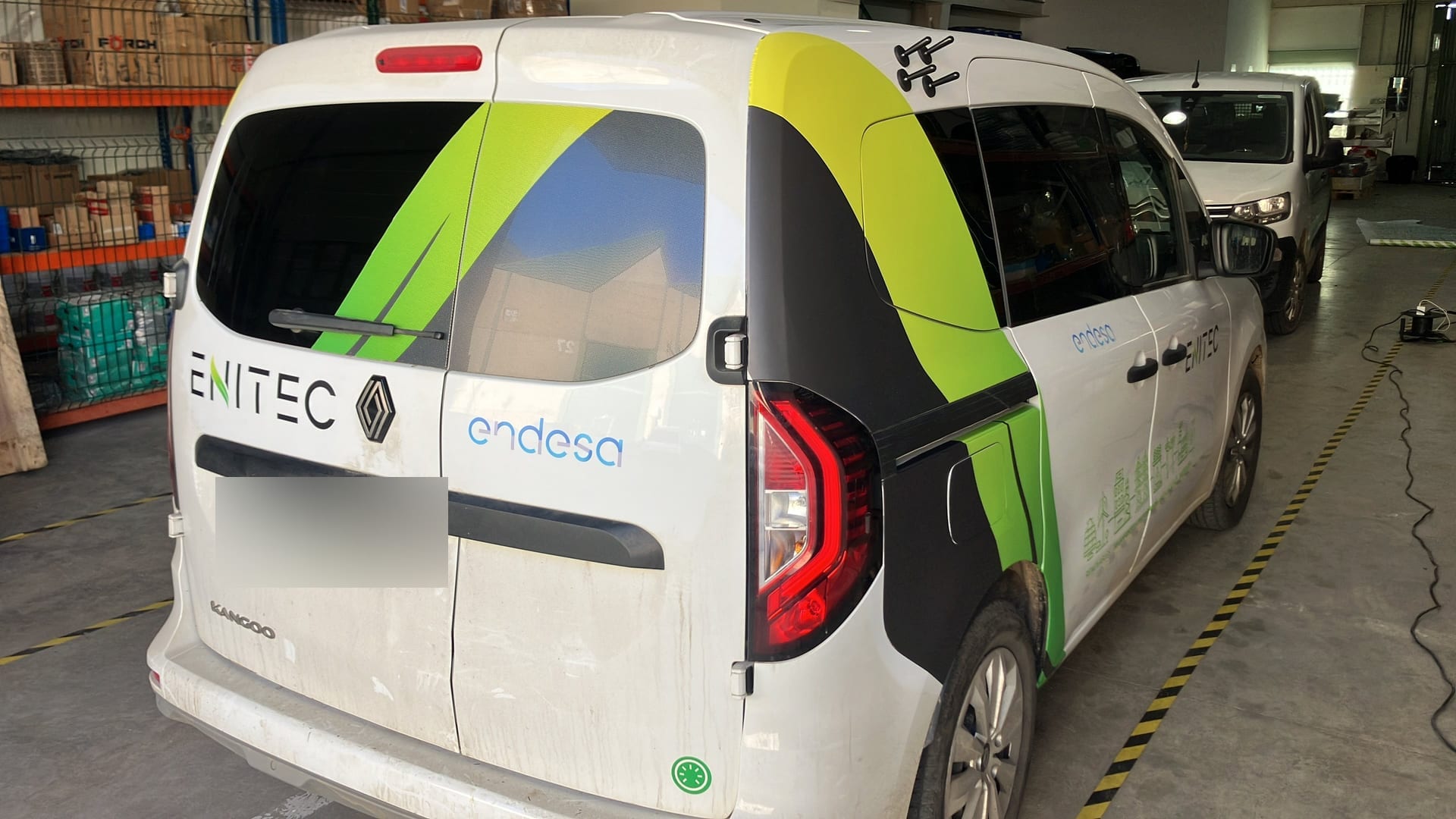 Renault Kangoo — Flota Enitec, rotulación de flota en Málaga — Hangar Wraps