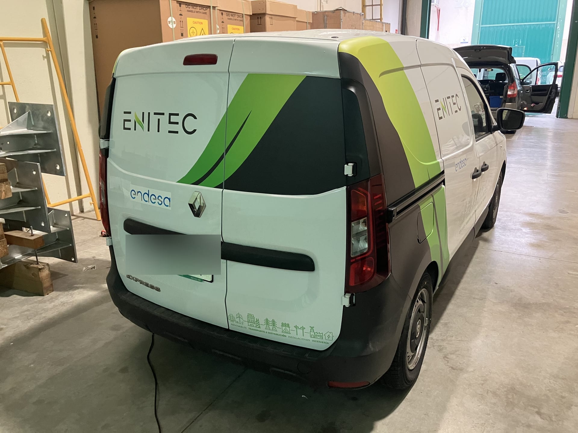 Renault Kangoo — Flota Enitec, rotulación de flota en Málaga — Hangar Wraps (detalle 2)