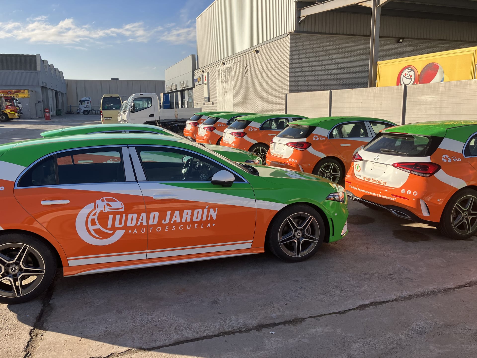 Turismos — Flota Comercial, rotulación de flota en Málaga — Hangar Wraps