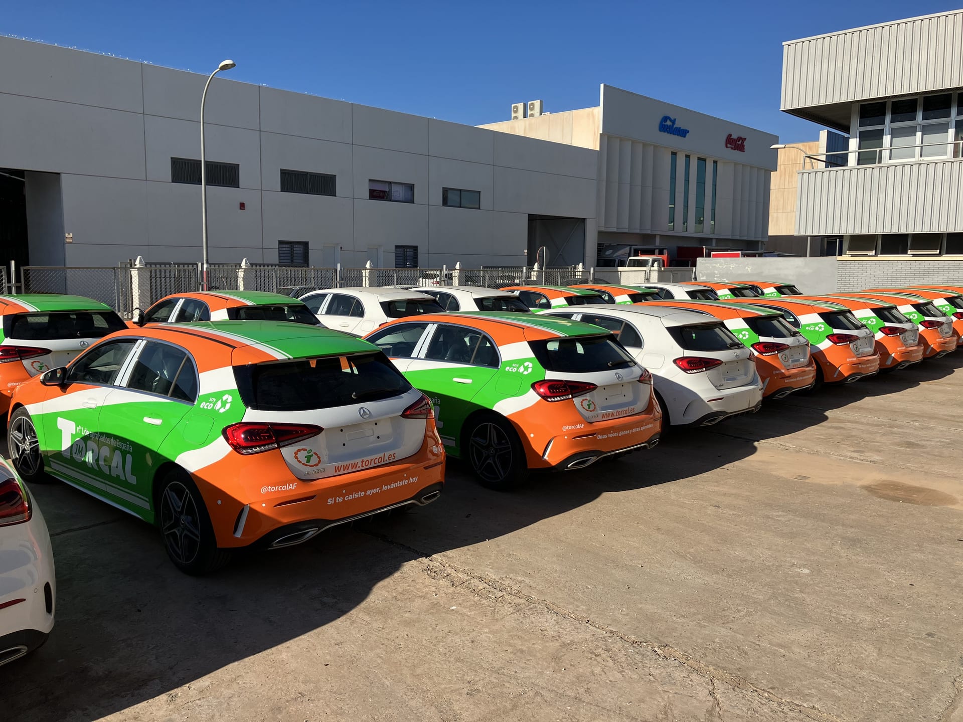 Turismos — Flota Comercial, rotulación de flota en Málaga — Hangar Wraps (detalle 2)