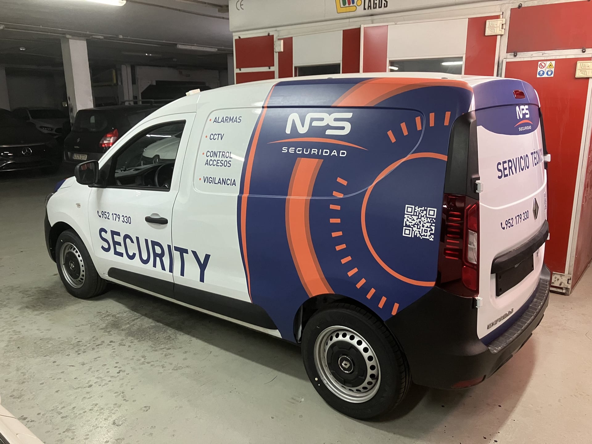 Furgoneta — Vehículo de Seguridad, rotulación de flota en Málaga — Hangar Wraps