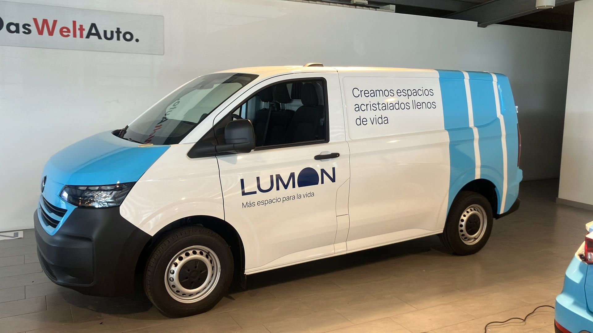 Vehículos comerciales — Flota Lumon, rotulación de flota en Málaga — Hangar Wraps (detalle 3)