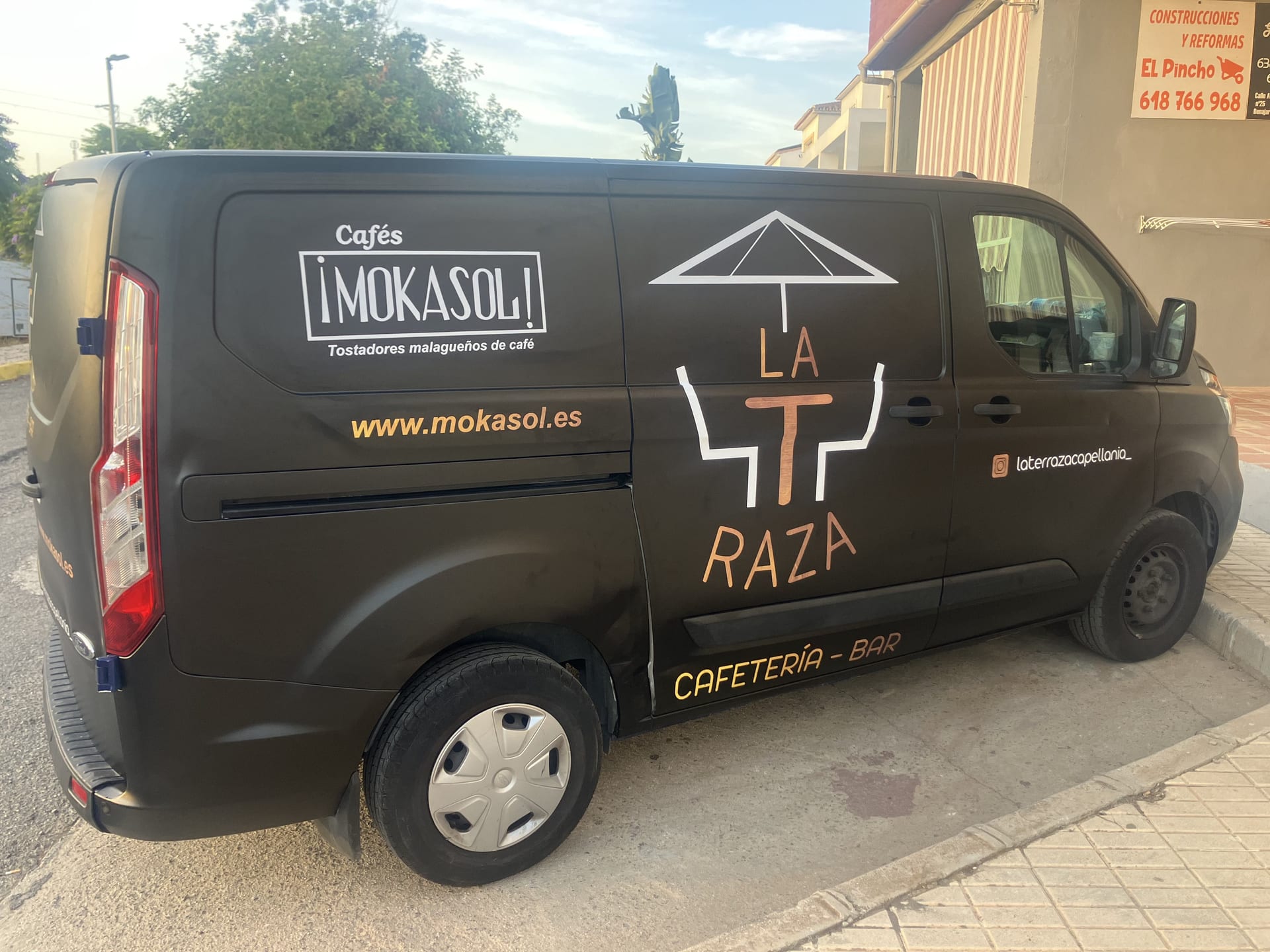 Furgoneta — Mokasol, rotulación de flota en Málaga — Hangar Wraps