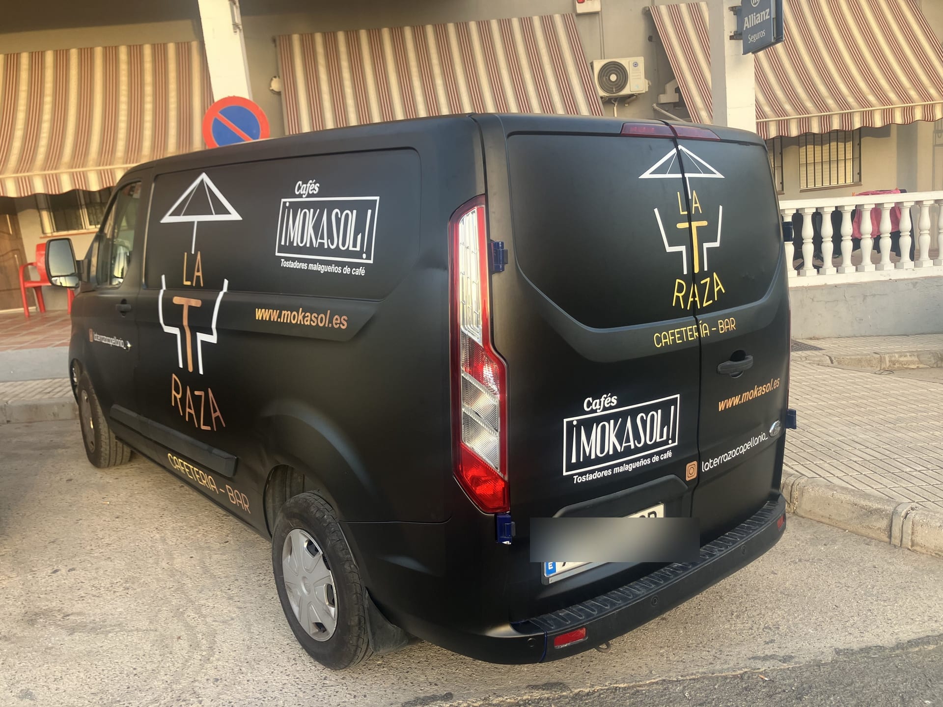 Furgoneta — Mokasol, rotulación de flota en Málaga — Hangar Wraps (detalle 2)