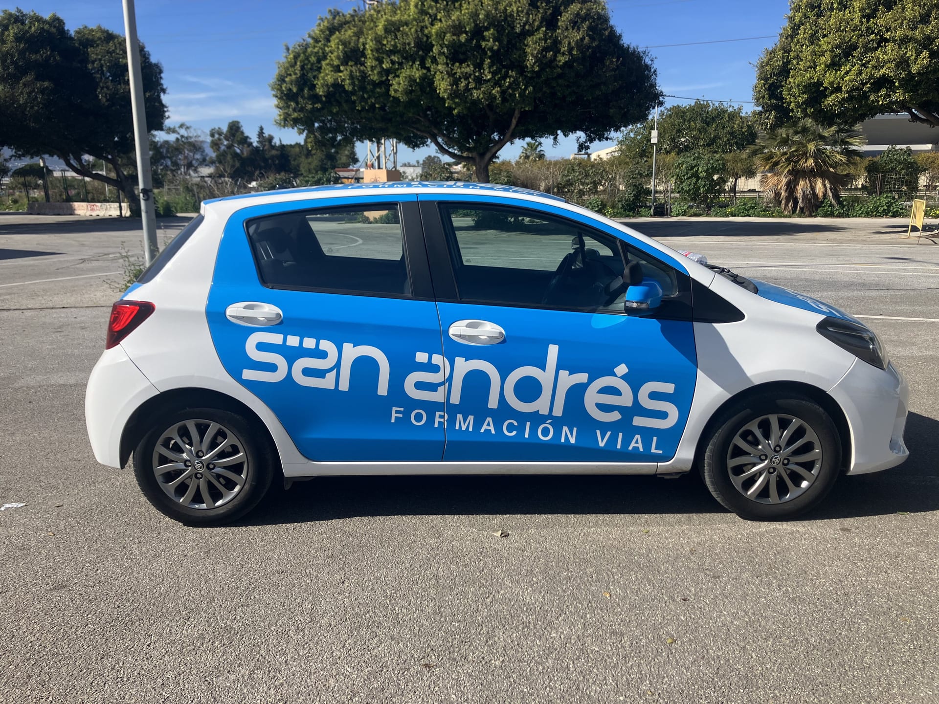 Turismos comerciales — Flota San Andrés, rotulación de flota en Málaga — Hangar Wraps