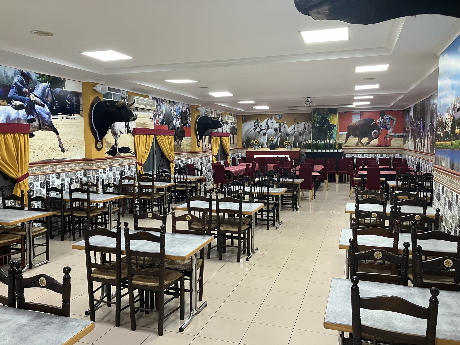 Venta El Arriero, rotulación de local en Málaga — Hangar Wraps