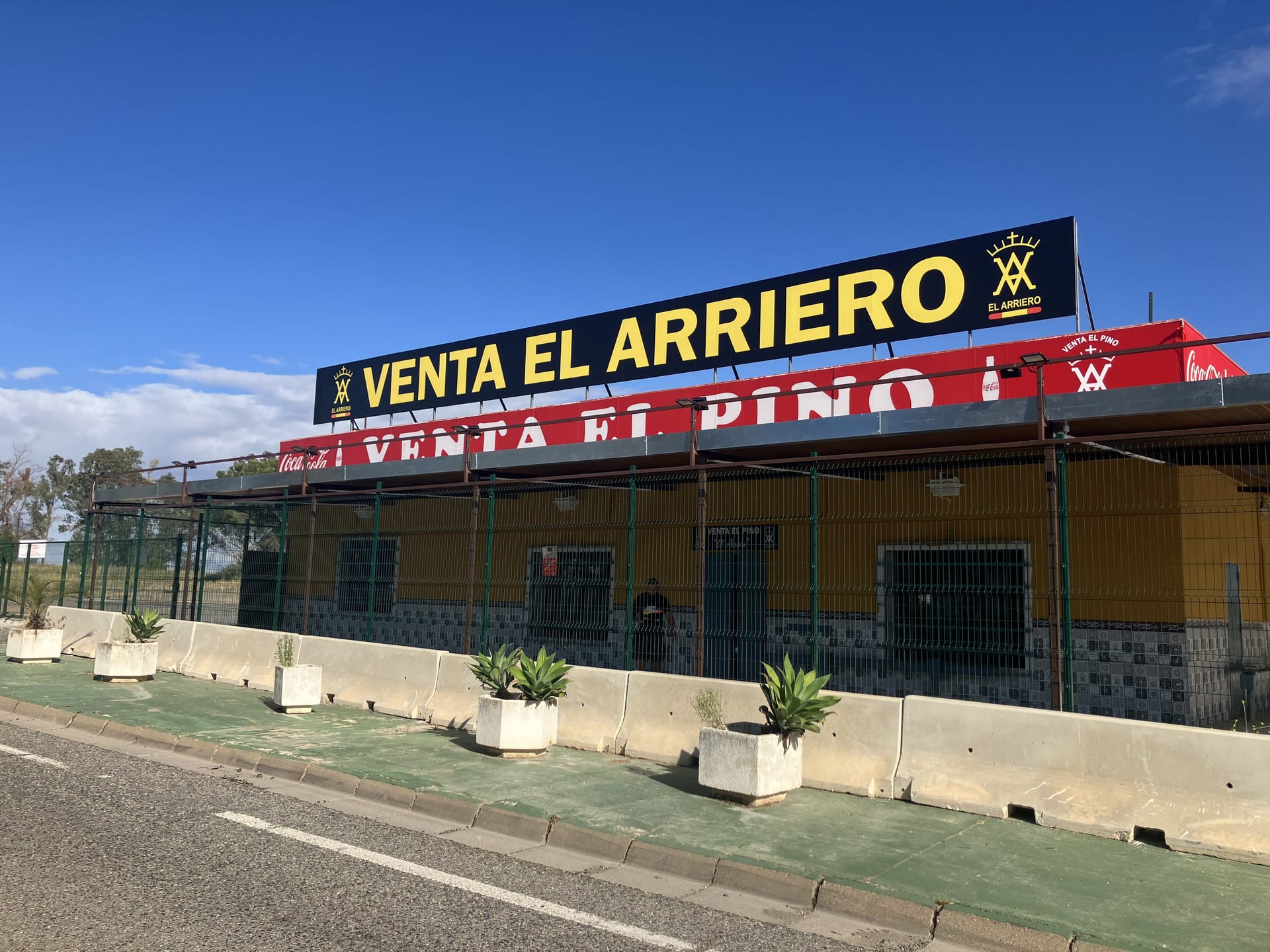 Venta El Arriero, rotulación de local en Málaga — Hangar Wraps (detalle 2)