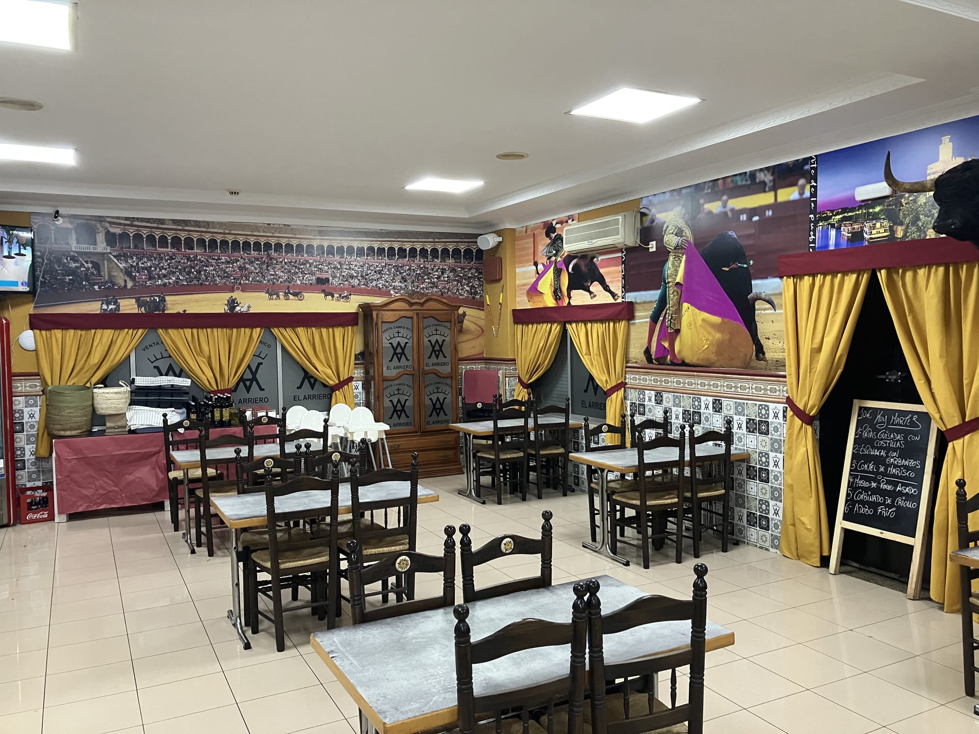 Venta El Arriero, rotulación de local en Málaga — Hangar Wraps (detalle 4)
