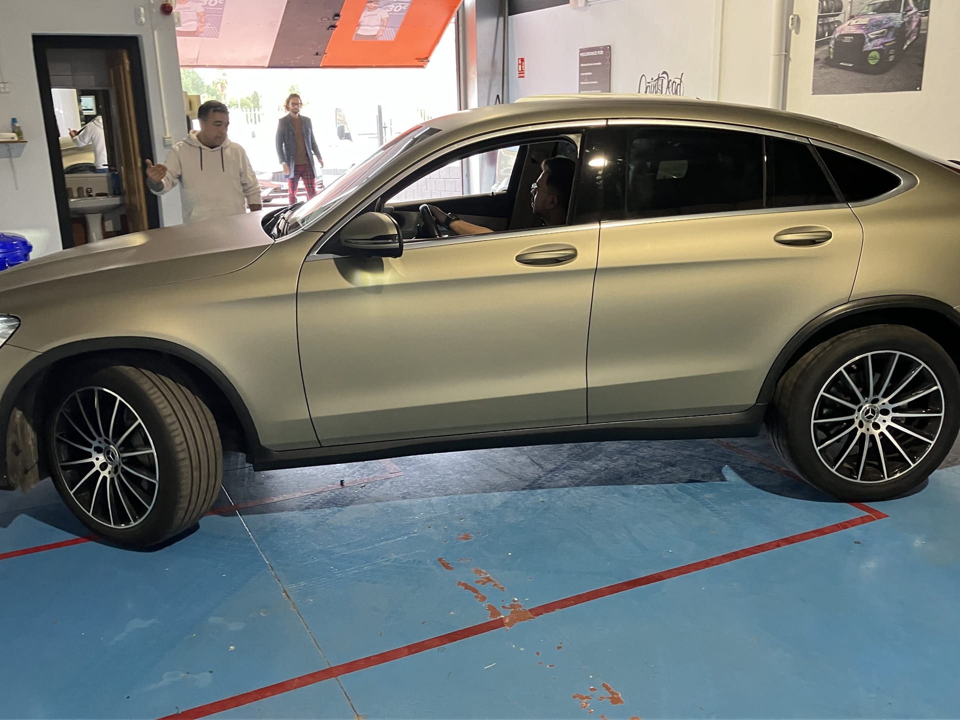 Mercedes GLC Coupé — Mercedes GLC, vinilado de vehículo en Málaga — Hangar Wraps (detalle 2)