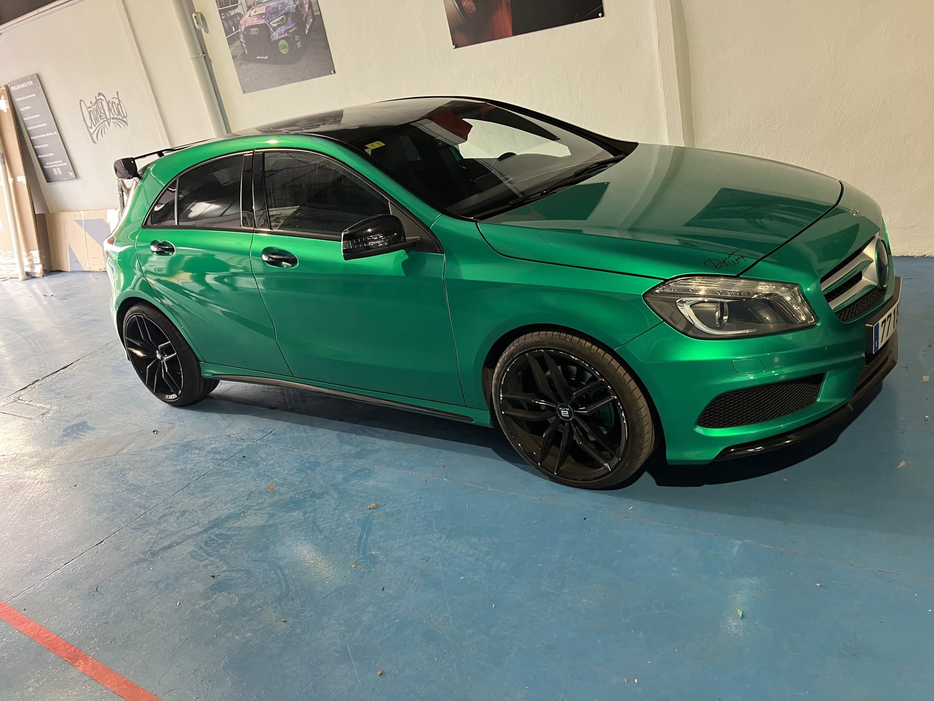 Mercedes Clase A — Mercedes Verde Brillo, vinilado de vehículo en Málaga — Hangar Wraps