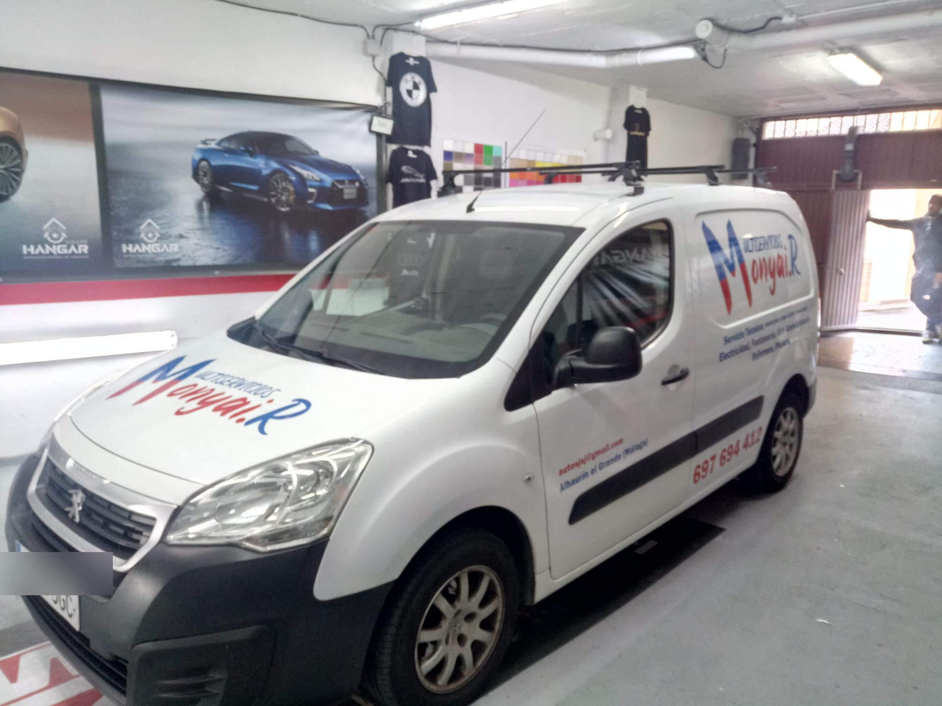 Peugeot Partner — Multiservicios Monyai.R, rotulación de flota en Málaga — Hangar Wraps