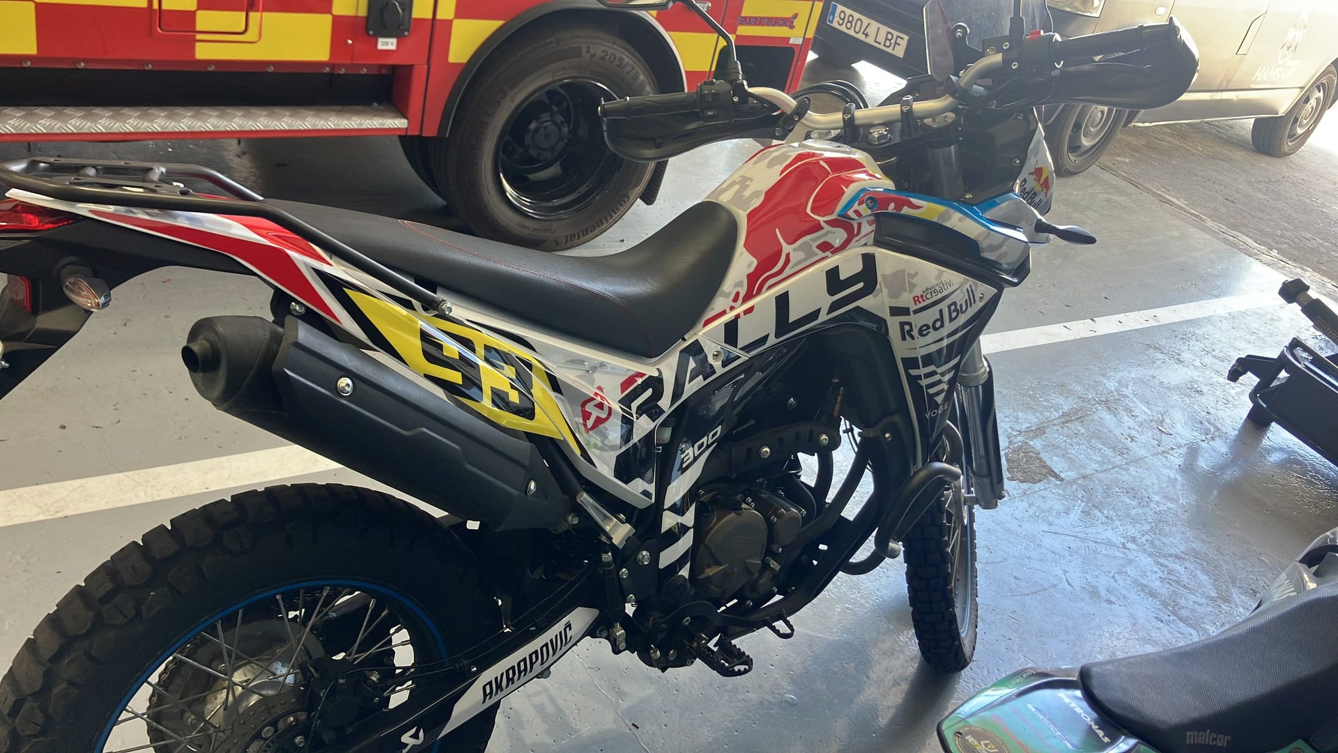 Motocicleta — Rotulación de Moto, vinilado de vehículo en Málaga — Hangar Wraps (detalle 3)