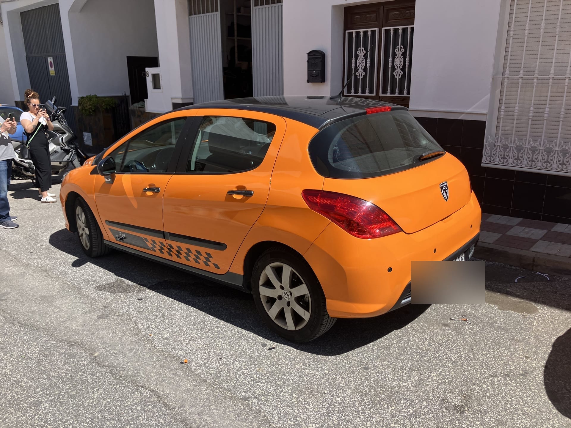 Peugeot — Peugeot Naranja, vinilado de vehículo en Málaga — Hangar Wraps (detalle 2)