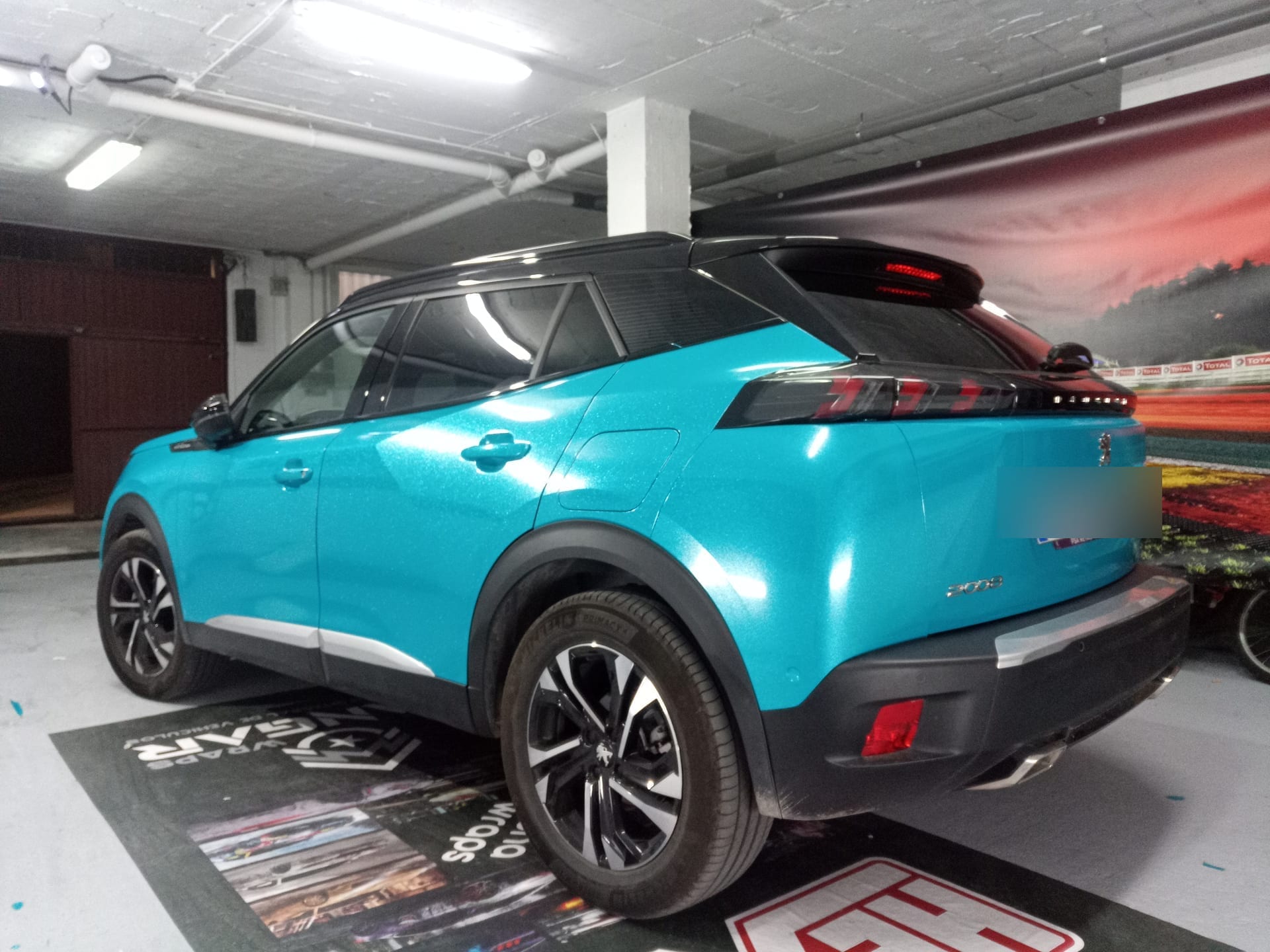 Peugeot — Peugeot Turquesa Glitter, vinilado de vehículo en Málaga — Hangar Wraps