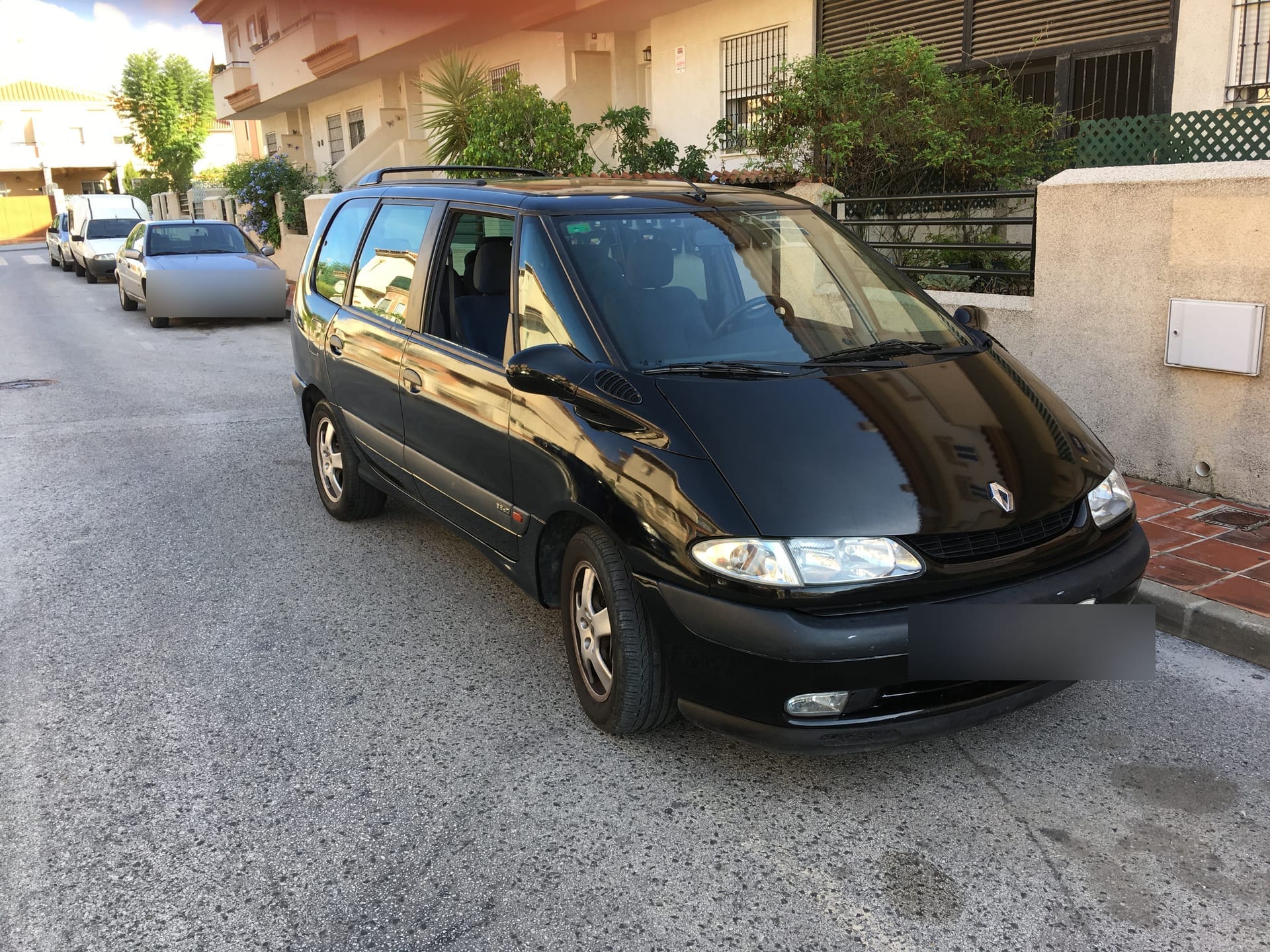 Renault — Renault Negro, vinilado de vehículo en Málaga — Hangar Wraps
